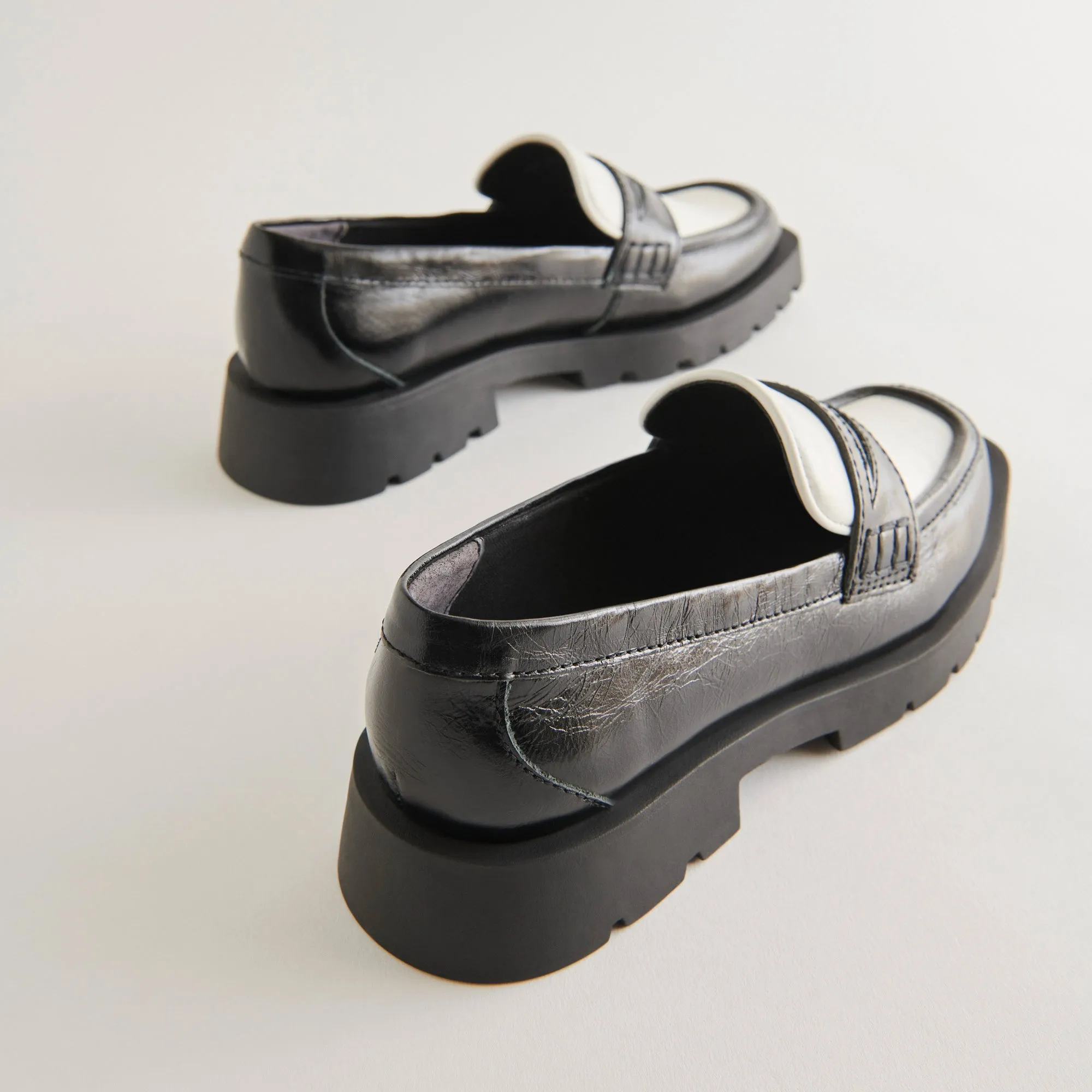 ELIAS FLATS BLACK WHITE CRINKLE PATENT