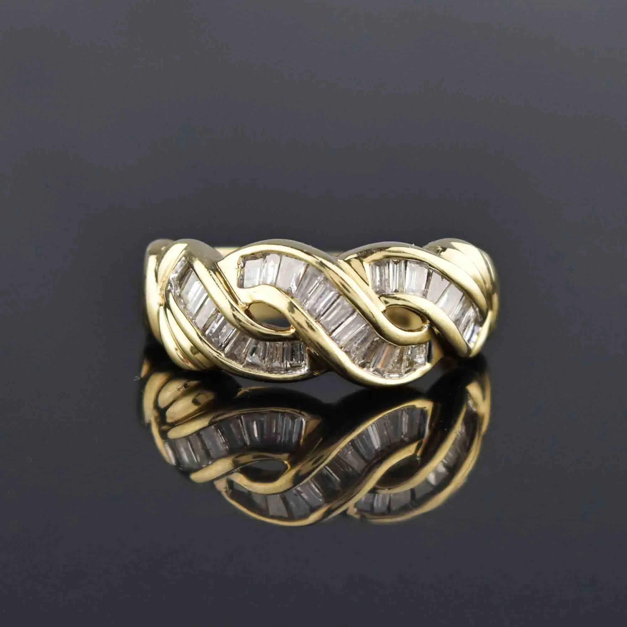 Lover's Knot Infinity Baguette Diamond Ring in Gold