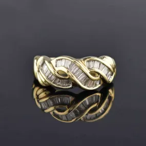 Lover's Knot Infinity Baguette Diamond Ring in Gold