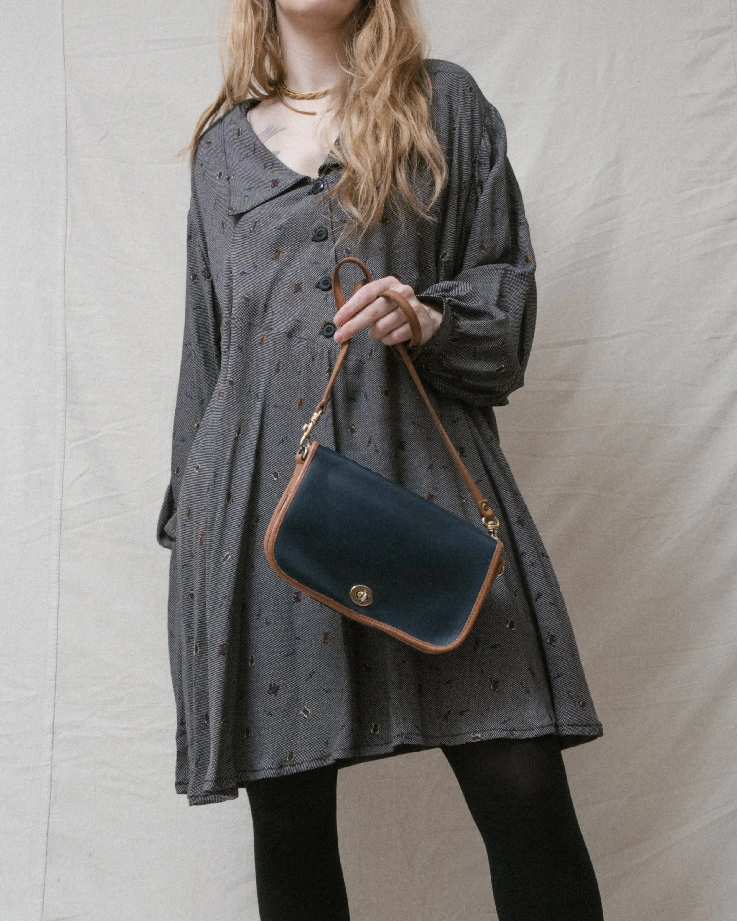 Vintage Navy   Tan Leather Bag